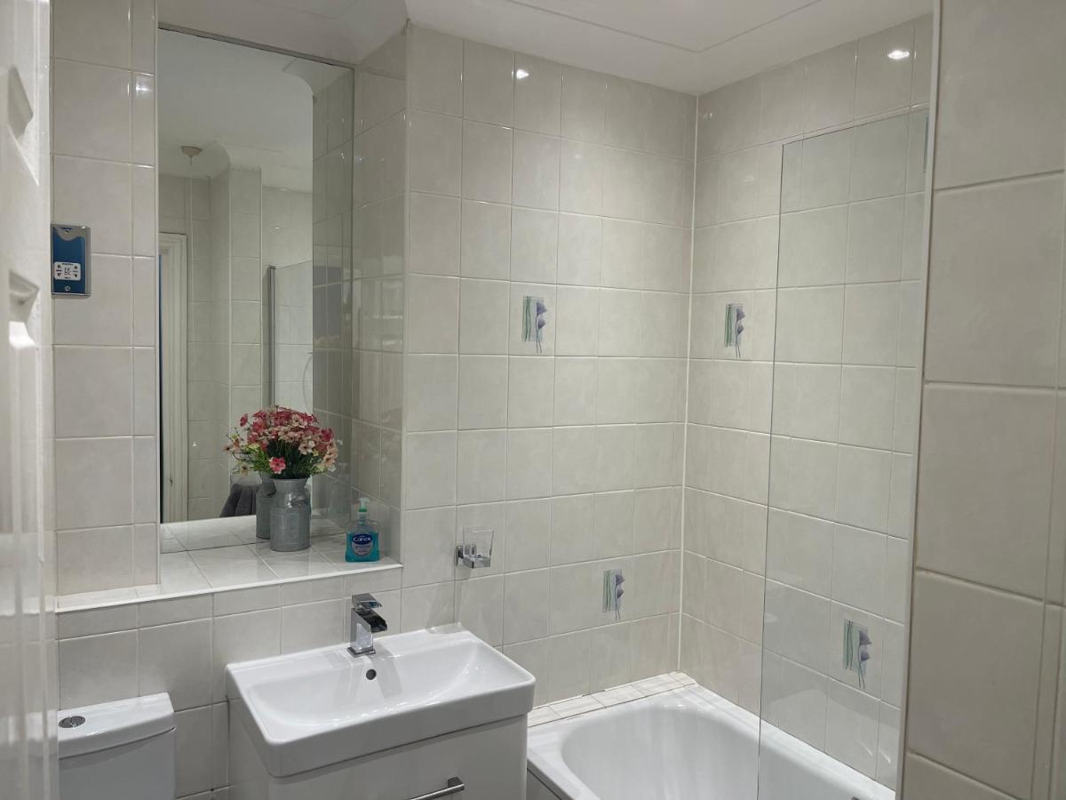 Stylish 2 Bed Penthouse In Trendy Pontcanna Кардиф Екстериор снимка